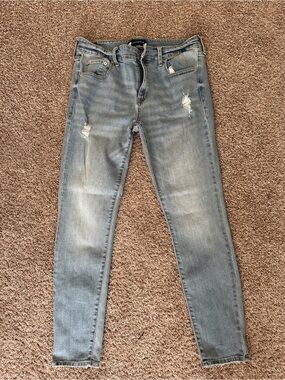 Aéropostale Women’s Skinny Stretch Light Wash Distressed Jeans, 5-Pocket - 14